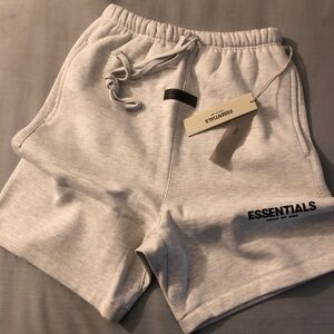 Fear of God Essentials SS22 Sweatshort 'Light Oatmeal'